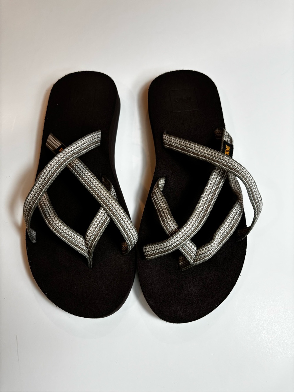 Teva Women's Olowahu Brown Strappy Flip Flop Sandals Size 7